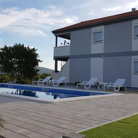Apartments Zanic With Private Swimming Pool And Sea View スタリグラード エクステリア 写真