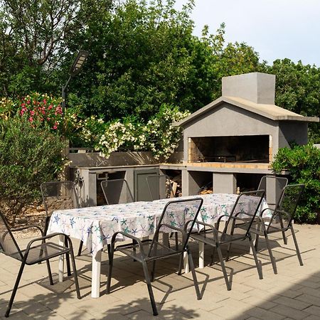 Apartments Zanic With Private Swimming Pool And Sea View スタリグラード エクステリア 写真