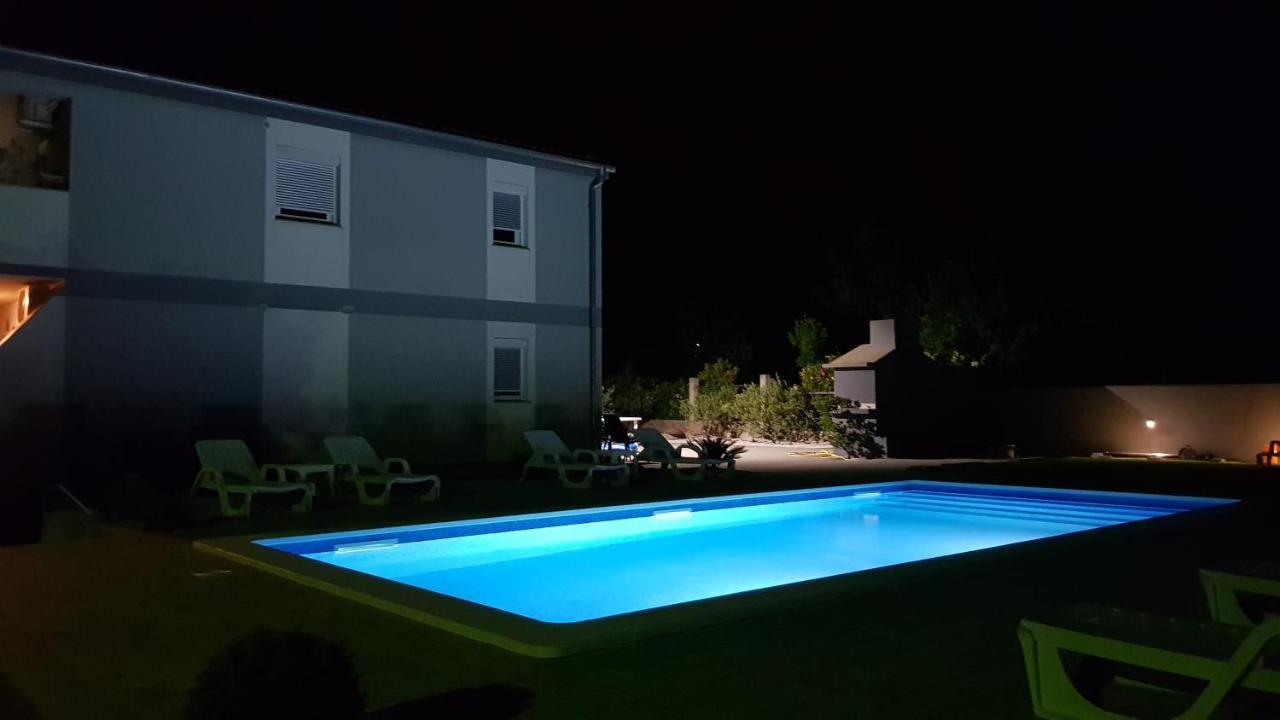 Apartments Zanic With Private Swimming Pool And Sea View スタリグラード エクステリア 写真