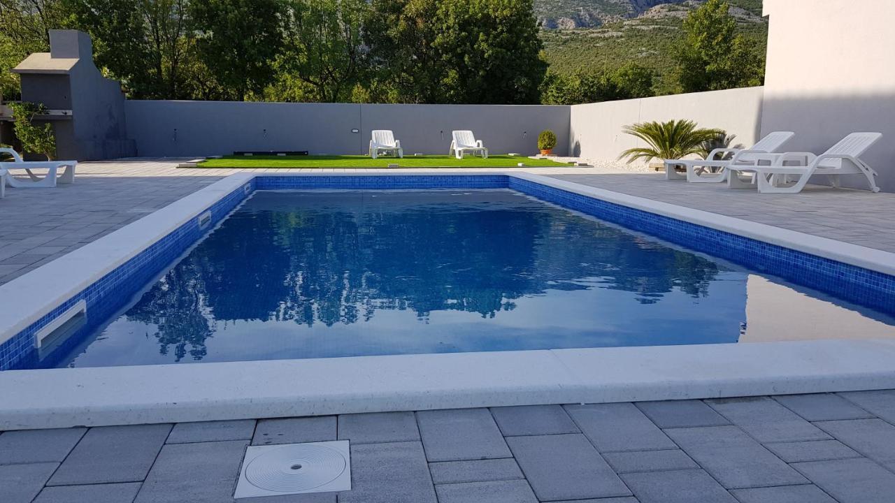 Apartments Zanic With Private Swimming Pool And Sea View スタリグラード エクステリア 写真