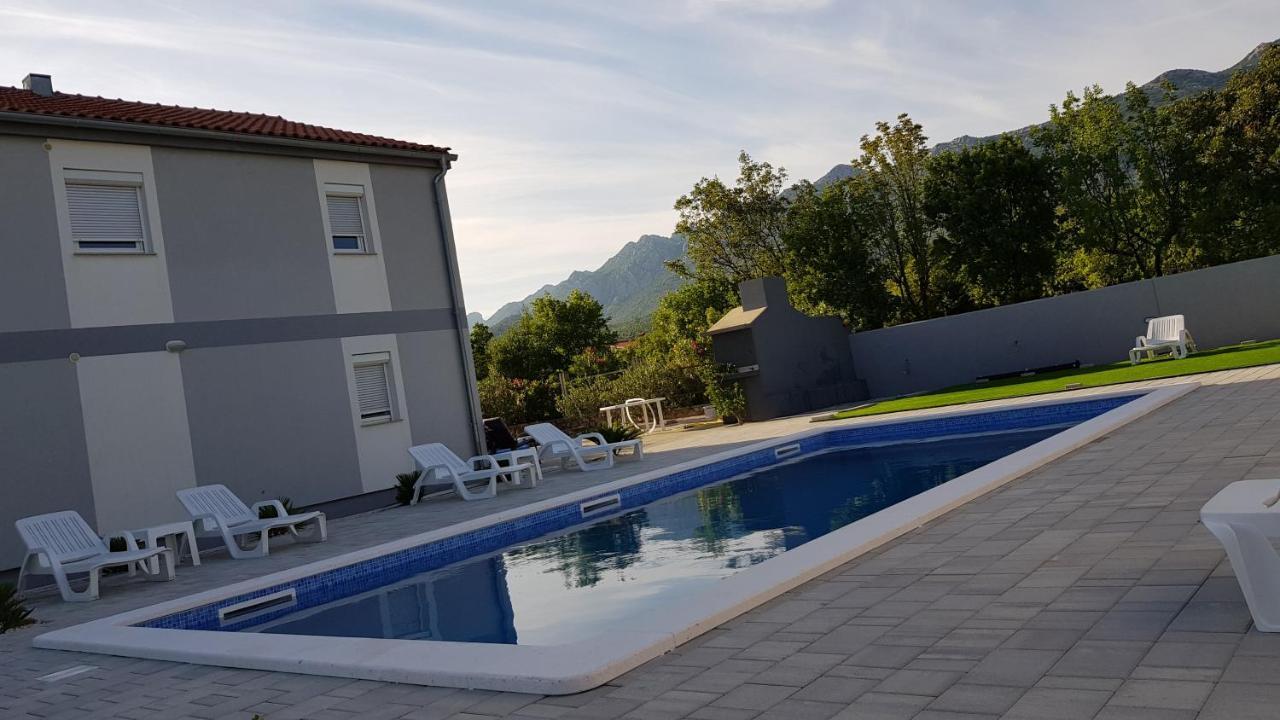 Apartments Zanic With Private Swimming Pool And Sea View スタリグラード エクステリア 写真