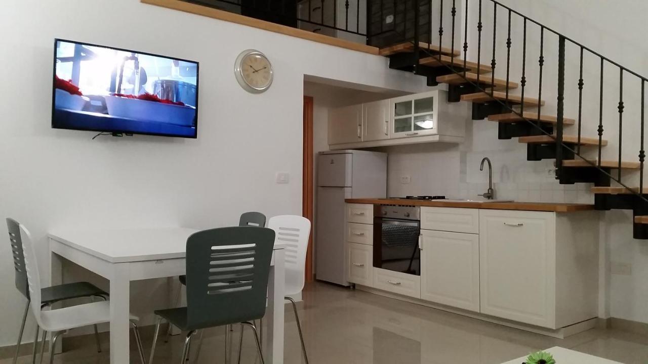 Apartments Zanic With Private Swimming Pool And Sea View スタリグラード エクステリア 写真