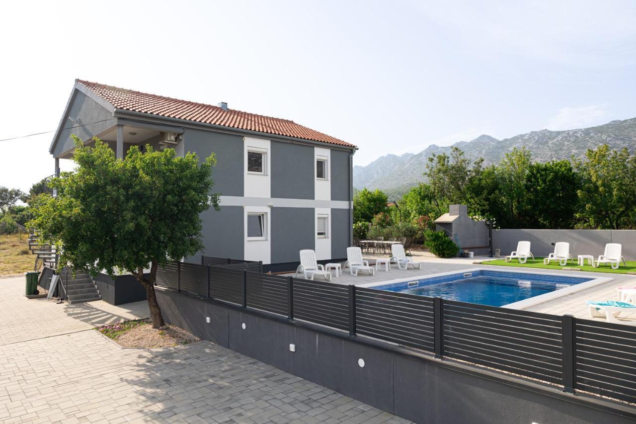 Apartments Zanic With Private Swimming Pool And Sea View スタリグラード エクステリア 写真