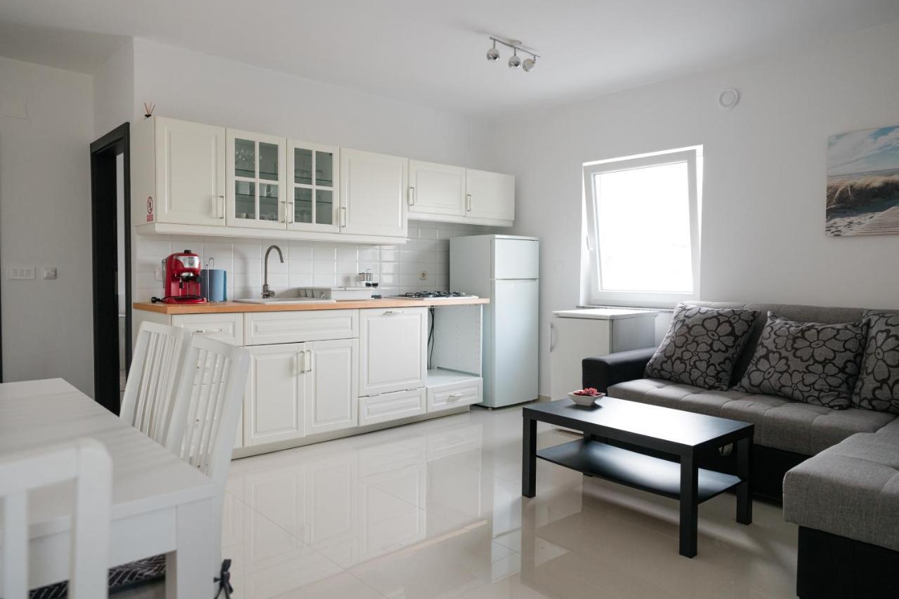 Apartments Zanic With Private Swimming Pool And Sea View スタリグラード エクステリア 写真