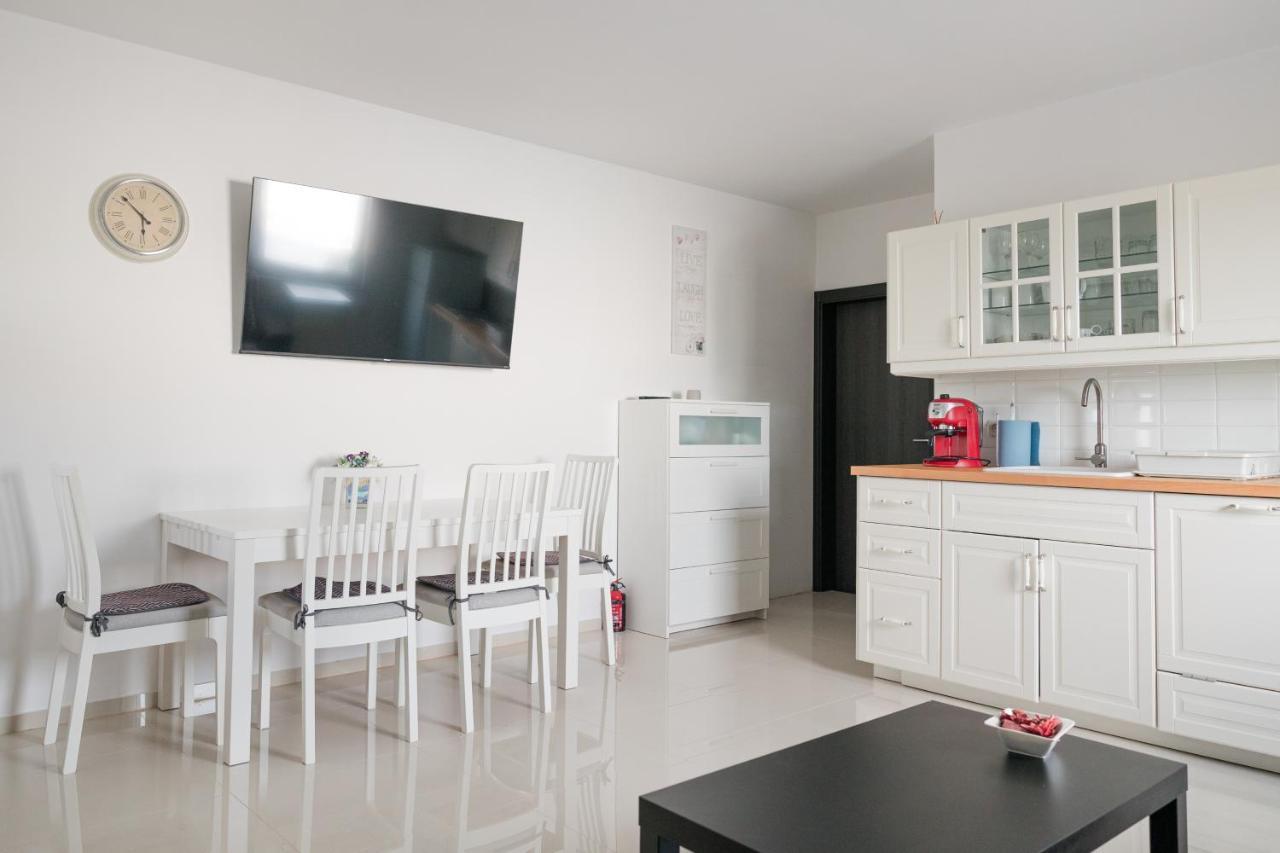 Apartments Zanic With Private Swimming Pool And Sea View スタリグラード エクステリア 写真