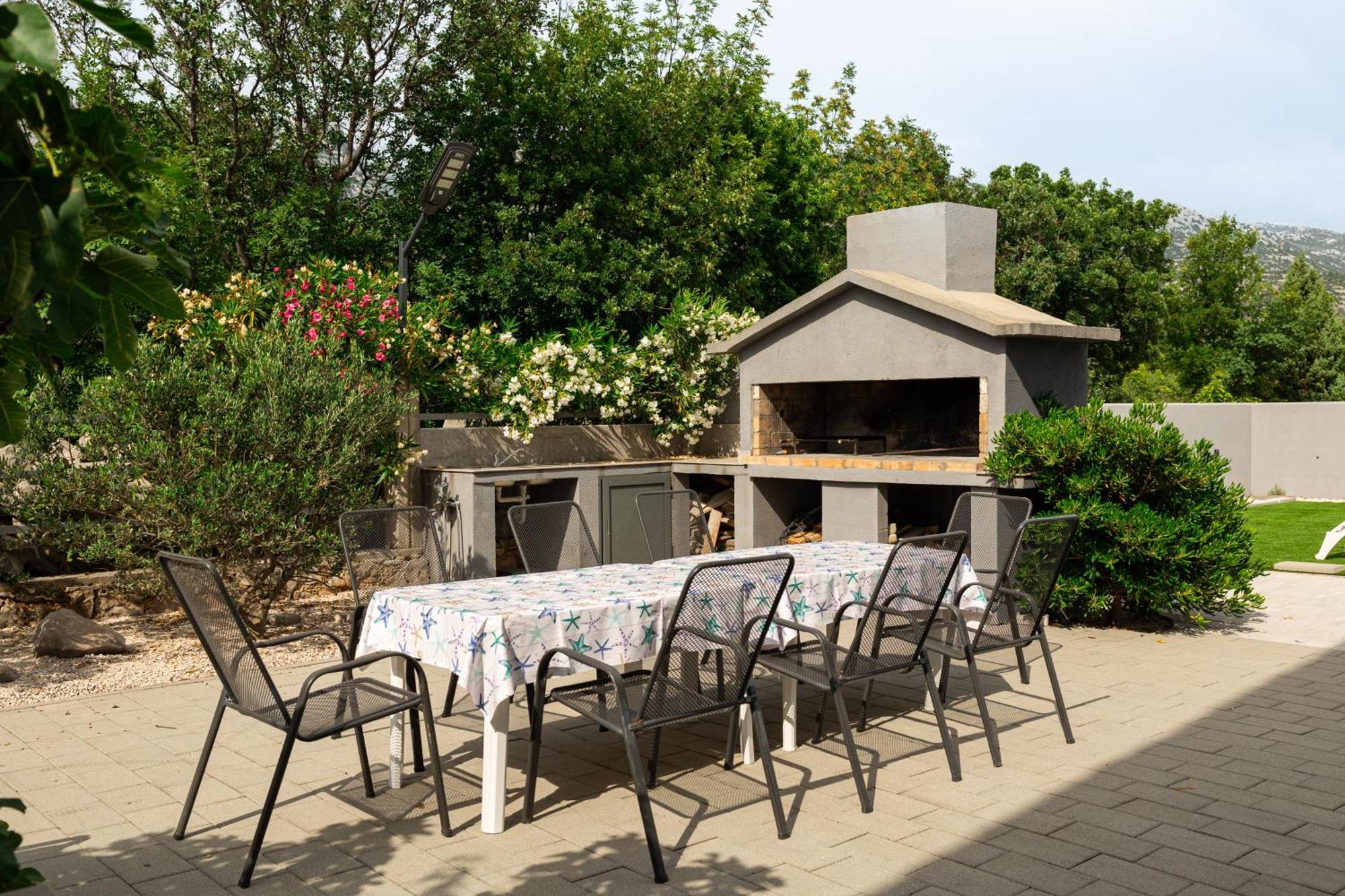 Apartments Zanic With Private Swimming Pool And Sea View スタリグラード エクステリア 写真