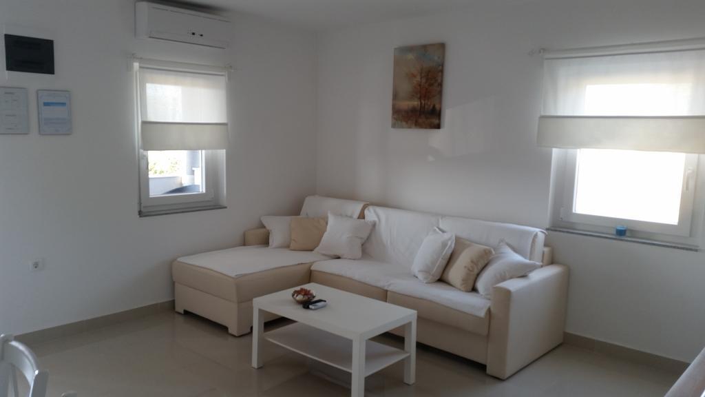 Apartments Zanic With Private Swimming Pool And Sea View スタリグラード エクステリア 写真