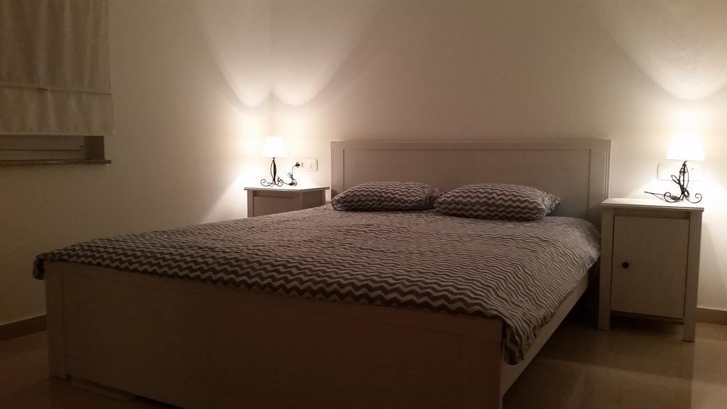 Apartments Zanic With Private Swimming Pool And Sea View スタリグラード エクステリア 写真