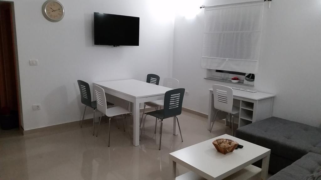 Apartments Zanic With Private Swimming Pool And Sea View スタリグラード エクステリア 写真