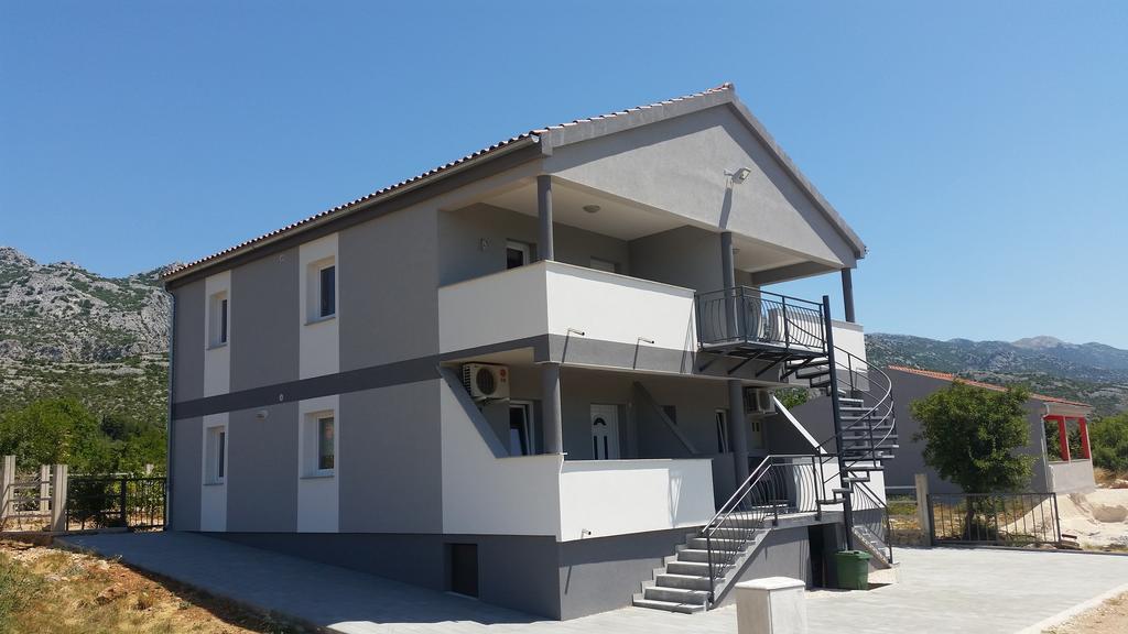 Apartments Zanic With Private Swimming Pool And Sea View スタリグラード エクステリア 写真