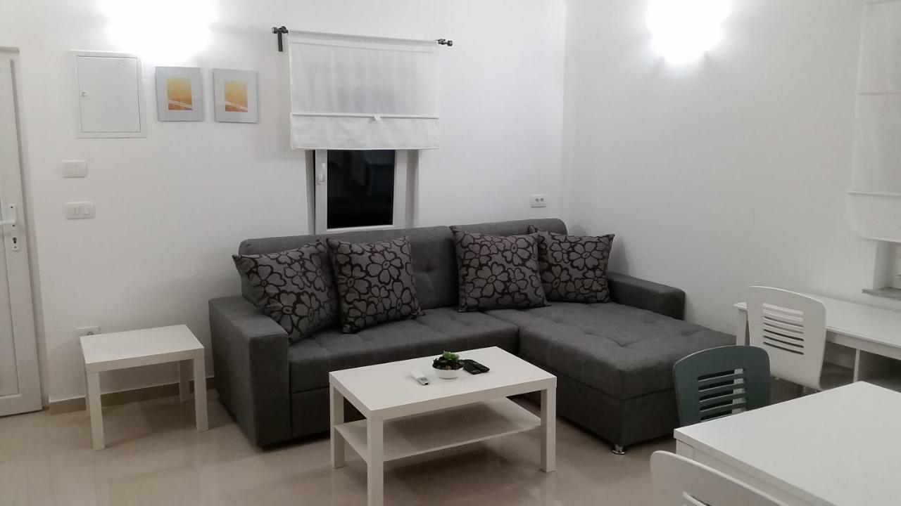 Apartments Zanic With Private Swimming Pool And Sea View スタリグラード エクステリア 写真