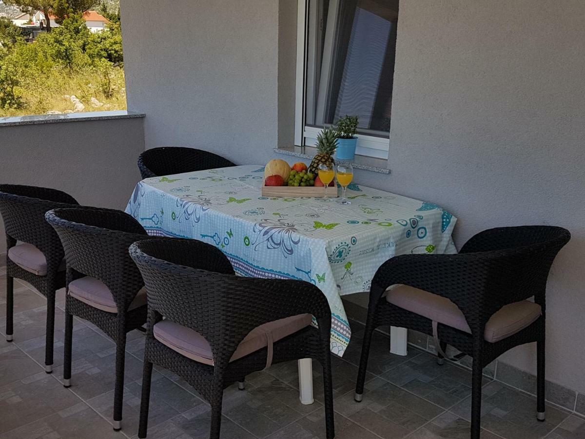 Apartments Zanic With Private Swimming Pool And Sea View スタリグラード エクステリア 写真