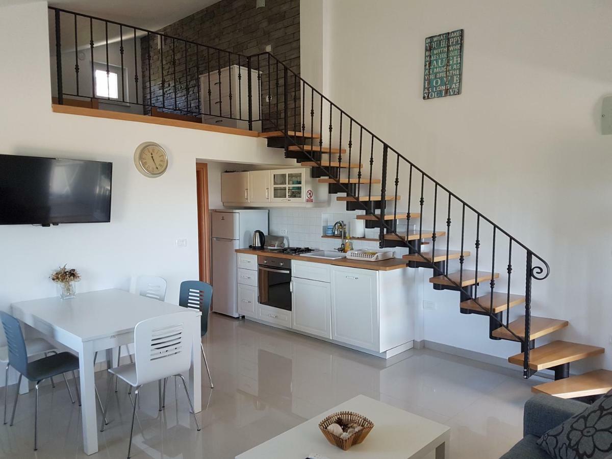Apartments Zanic With Private Swimming Pool And Sea View スタリグラード エクステリア 写真