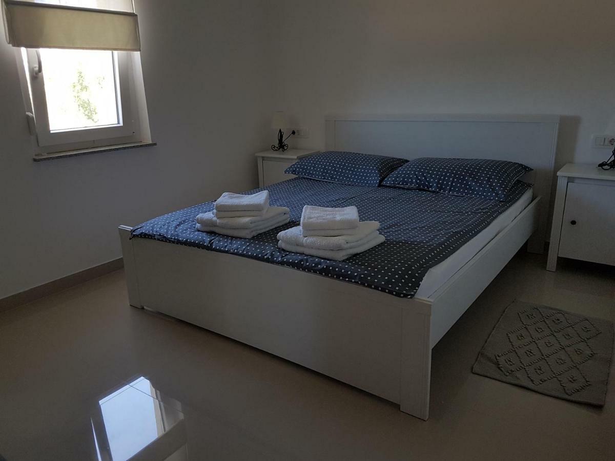 Apartments Zanic With Private Swimming Pool And Sea View スタリグラード エクステリア 写真