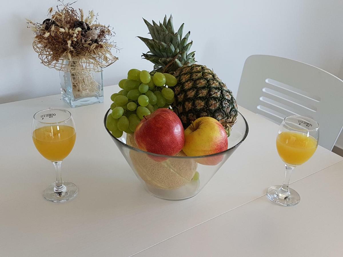 Apartments Zanic With Private Swimming Pool And Sea View スタリグラード エクステリア 写真